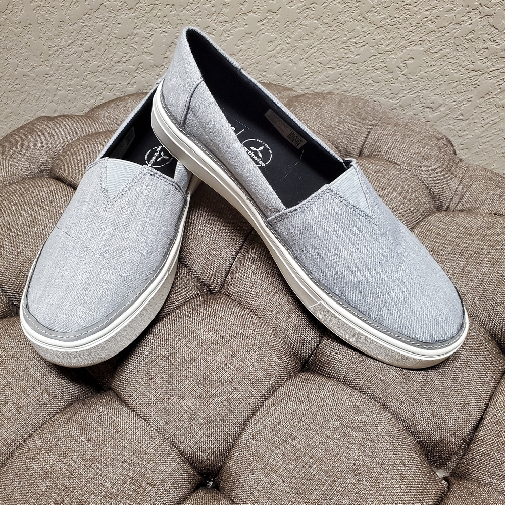 Toms Parker Slip Ons Size 8.5